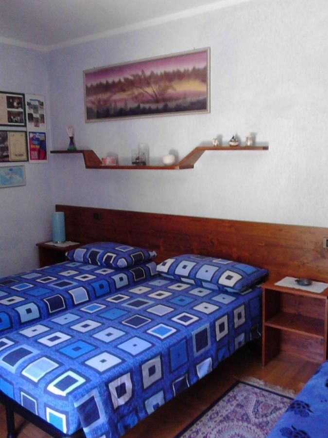 Les Hirondelles Bed and Breakfast Fenis Eksteriør billede