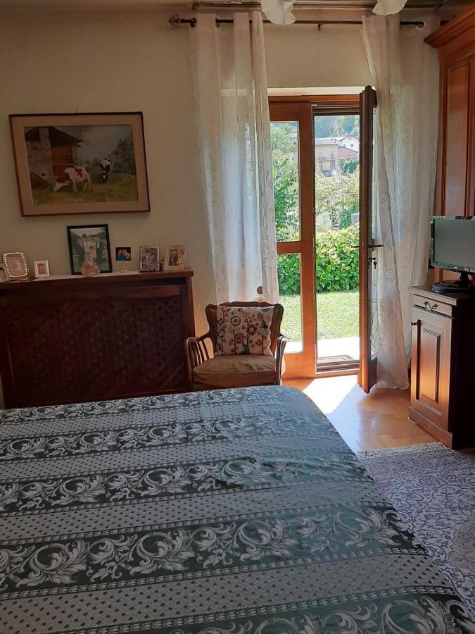 Les Hirondelles Bed and Breakfast Fenis Eksteriør billede