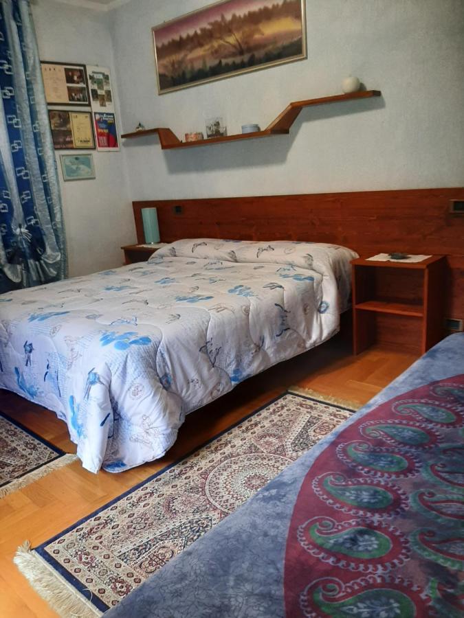 Les Hirondelles Bed and Breakfast Fenis Eksteriør billede