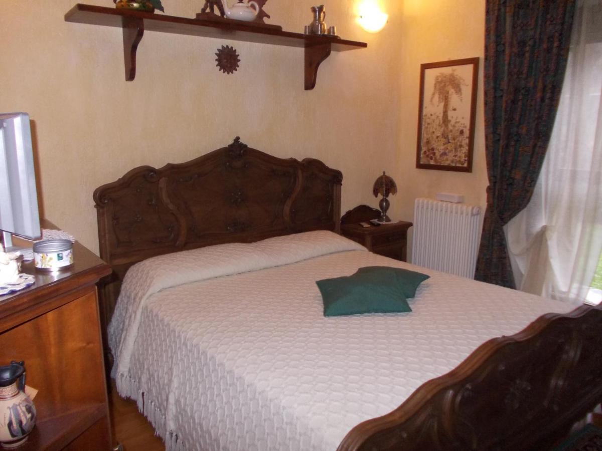 Les Hirondelles Bed and Breakfast Fenis Eksteriør billede